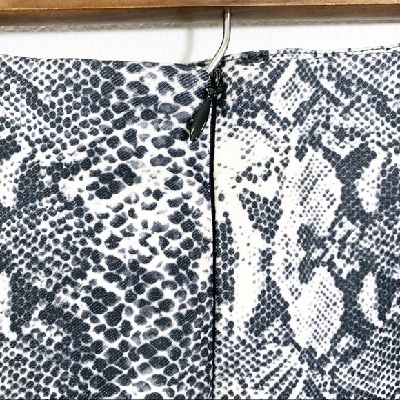 Katherine Barclay snake Print Pencil Skirt. Size 8 - Picture 6 of 10